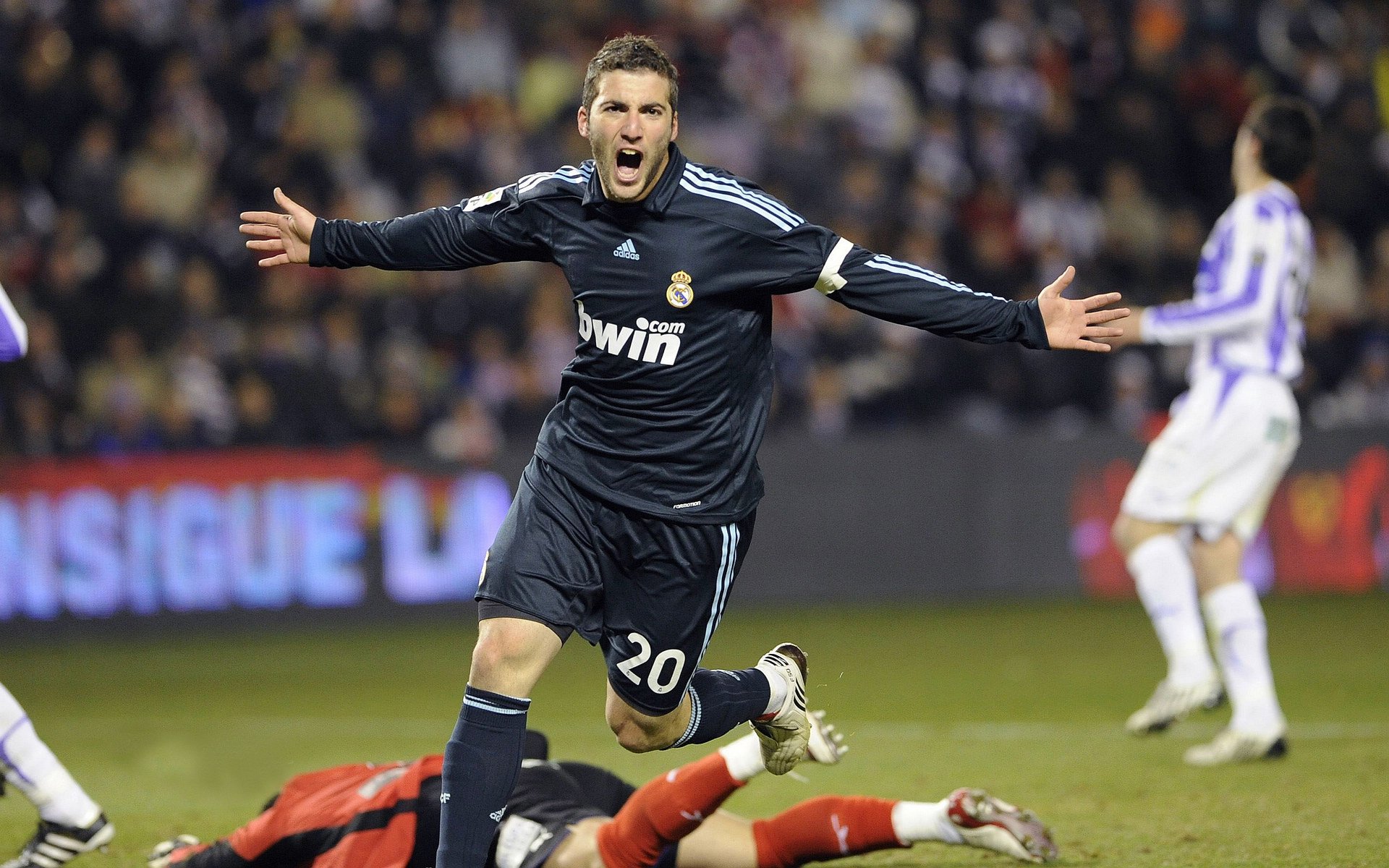 开云体育登录-马刺对阵森林狼，范弗利特完成自我救赎